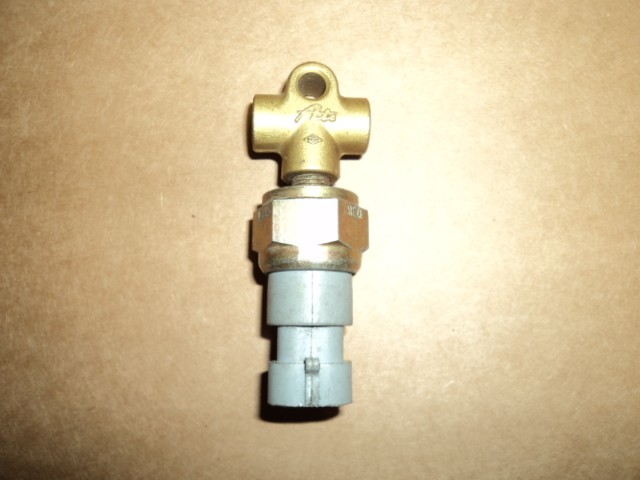 [101394] 3 WAY UNION AND PRESSURE REGULATOR (Used)