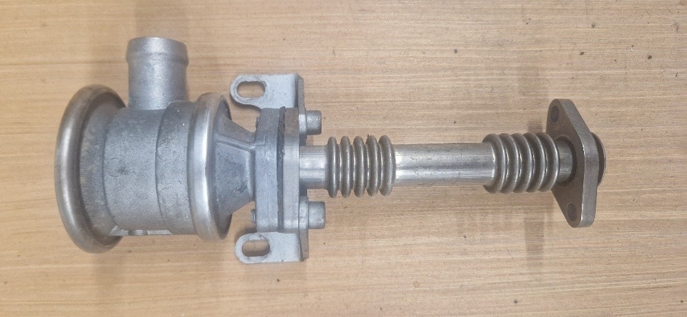 [171175] SECONDARY AIR VALVE AND TUBE 185892 (Used)