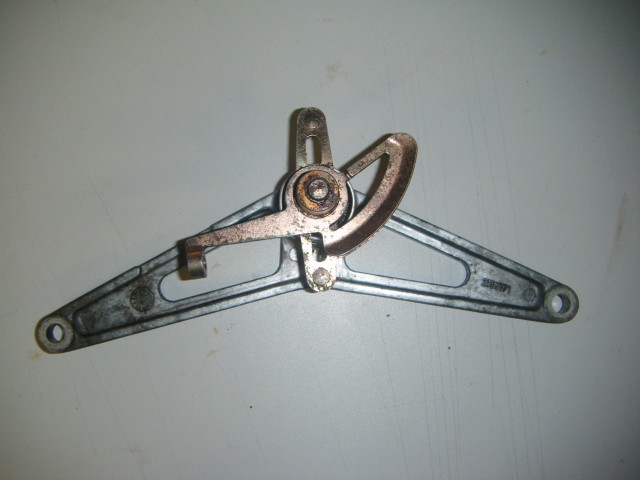 [175234] ACCELERATOR CONTROL TRANSMISSION LEVER (Used)