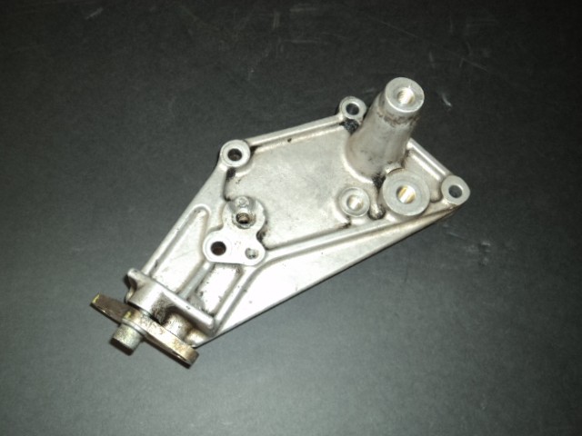 [202786] BELT TIGHTENER SUPPORT AND A.C. COMPRESSOR (Used)
