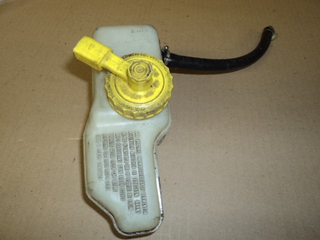 [171783] BRAKE OIL TANK (Used)