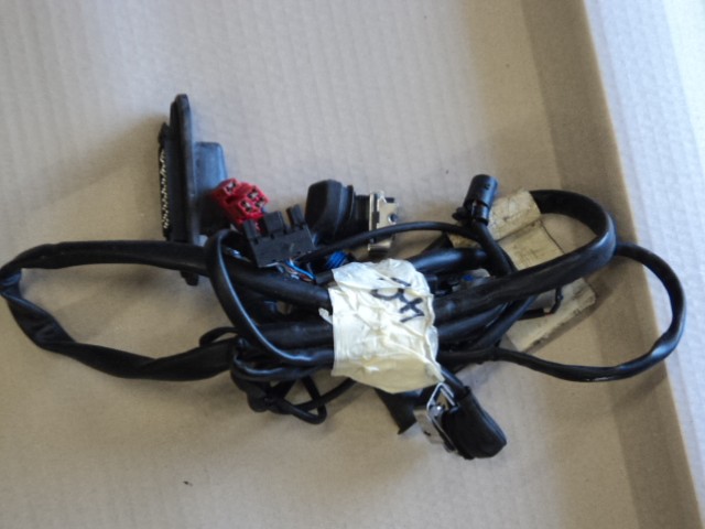 [164667] DRIVER SIDE DOOR CONNECTION CABLES (Used)