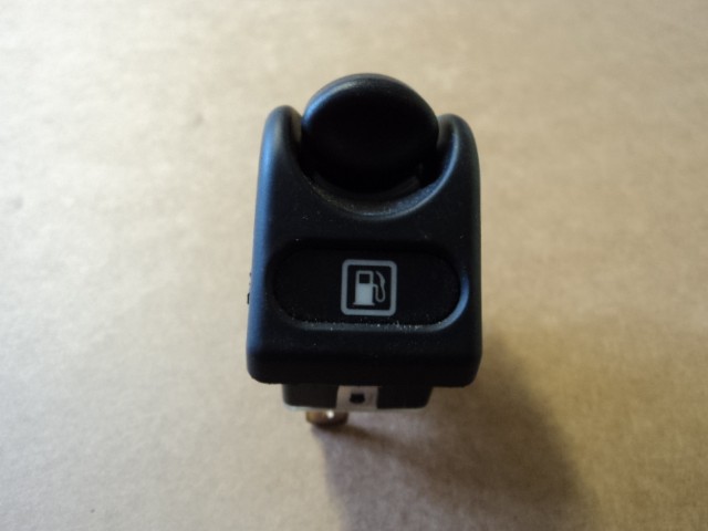 [180731] FUEL DOOR OPENING SWITCH (Used)