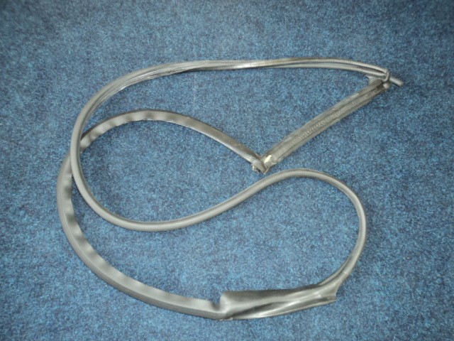 [63499500] GASKET FOR L.H. DOOR OPENING  (Used)
