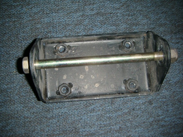 [134601] GEARBOX SUPPORT BRACKET (Used)