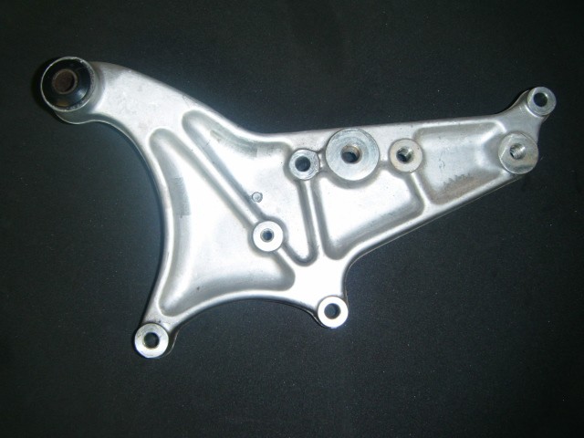 [157393] GENERATOR SUPPORT UPPER COMPLETE BRACKET (Used)