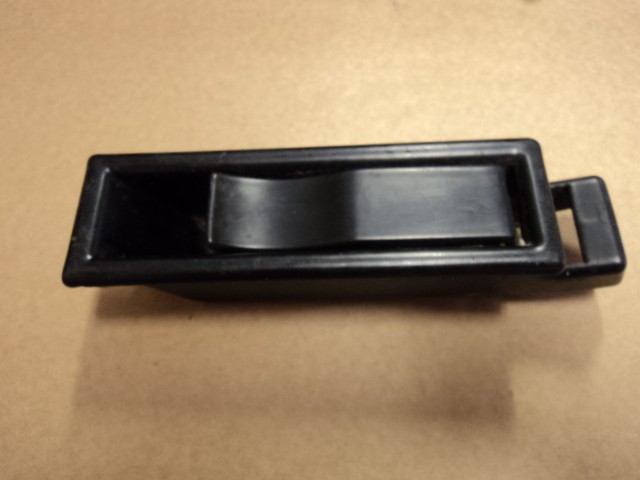 [62551900] HANDLE FOR FRONT AND REAR OPENING (Used)