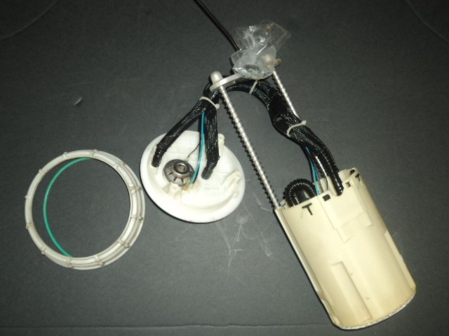 [239819] L.H. COMPLETE FUEL PUMP (Used)