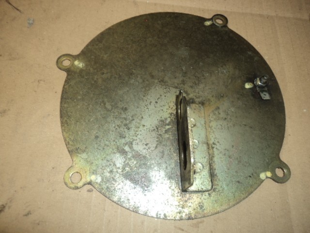 [165872] L.H. STEERING KNUCKLE COVER (Used)