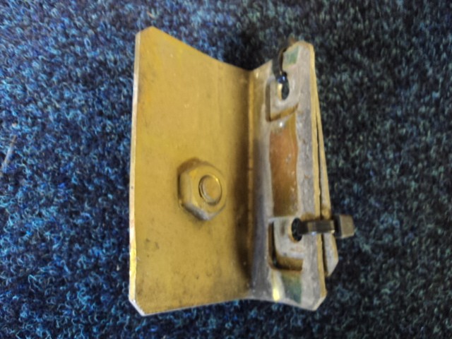 [65239000] L.H BRACKET (Used)