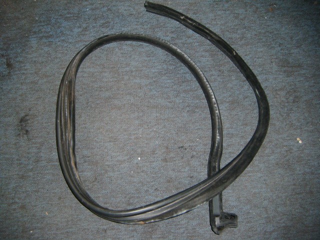 [66328300] L.H GASKET (Used)