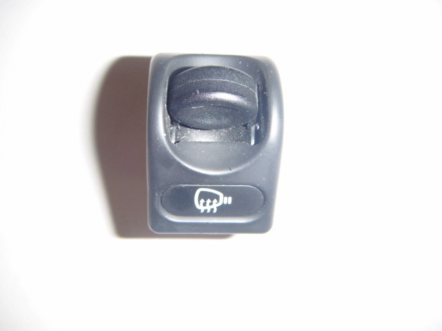 [180665] OUTER MIRROR DEFROST PUSH BUTTON (Used)