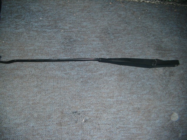 [65849500] PASSENGER SIDE WINDSHIELD WIPER ARM (Used)