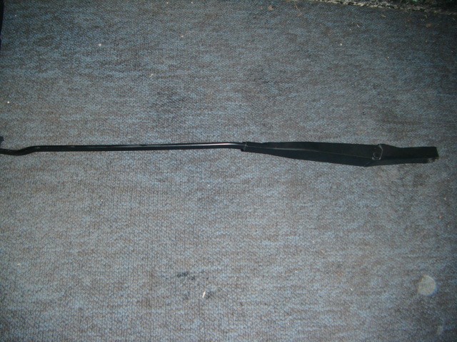 [65849500] PASSENGER SIDE WINDSHIELD WIPER ARM (Used)