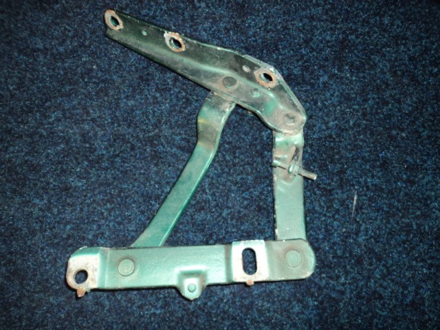 [63853800] R.H. FRONT HOOD BONNET HINGE (Used)