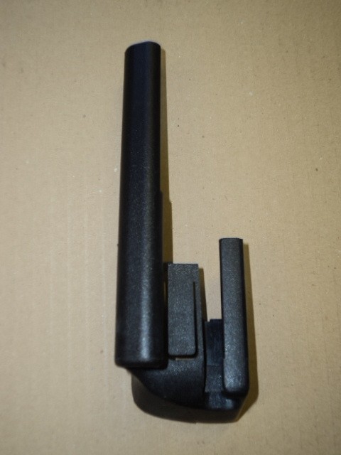 [65922000] R.H. GUIDE SHIELD (Used)