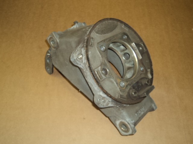 [162938] R.H. REAR HUB HOLDER (Used)