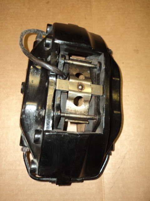 [142479] R.H FRONT CALIPER WITH PADS (Used)