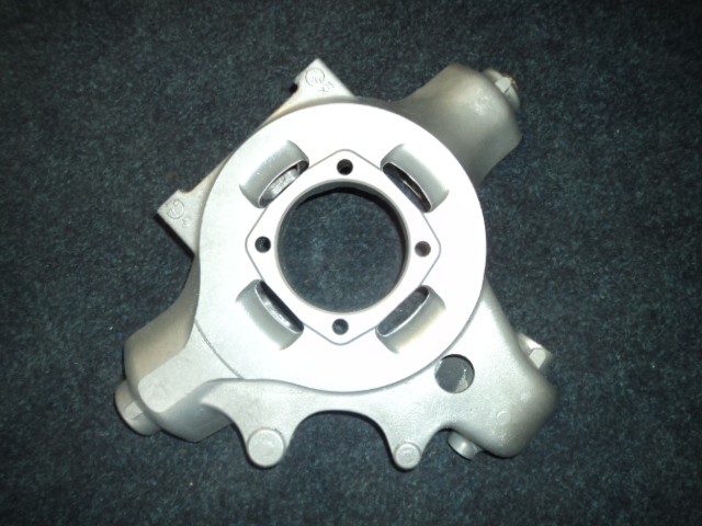 [185399] R.H FRONT STEERING KNUCKLE (Used)