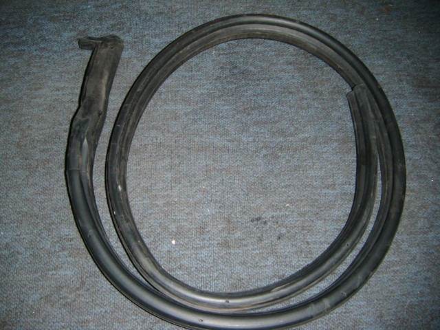 [66328200] R.H GASKET (Used)