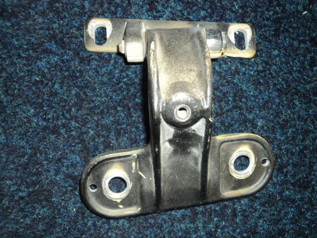 [64877500] R.H HOOD HINGE (Used)