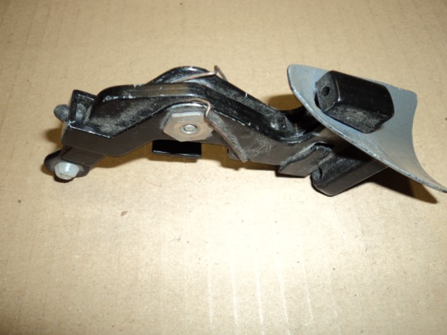 [64860410] R.H SEAT HANDLE (Used)