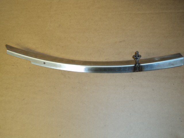 [66466100] RH GLASS GUIDE  (Used)