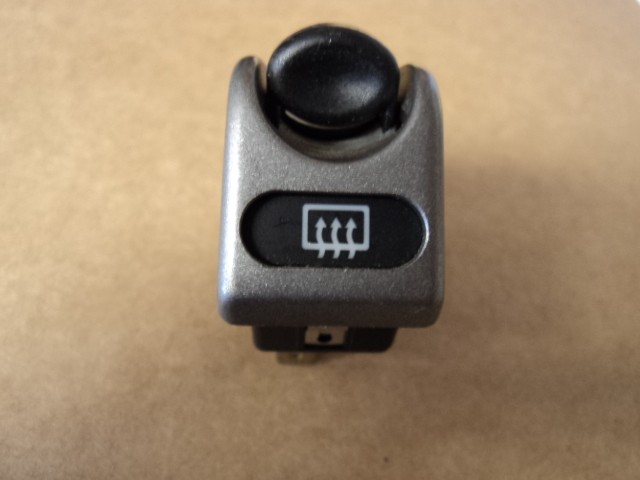 [171054] SWITCH FOR REAR WINDOW DEFROSTER (Used)