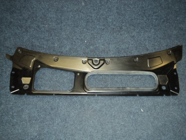 [65875200] WINDSHIELD PLATE (Used)