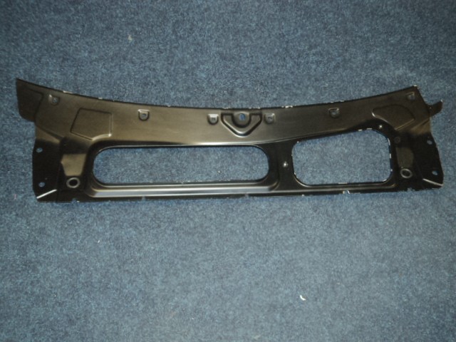 [65544100] WINDSHIELD PLATE (Used)