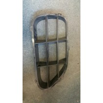 [65871100] L.H Front Bumper Grill (used)