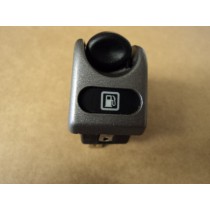 [171067] FUEL DOOR CONTROL SWITCH (Used)